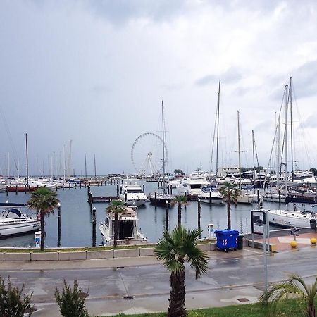 Appartamento Laura A 2 Passi Dal Mare Rimini Bagian luar foto